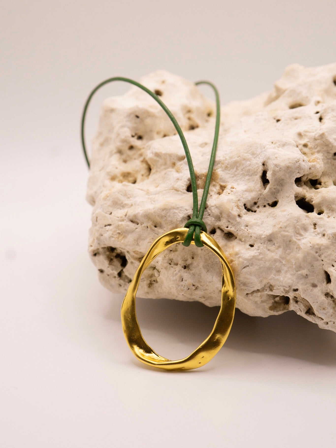 Gilli Halskette - GOLDEN DAYS LABEL