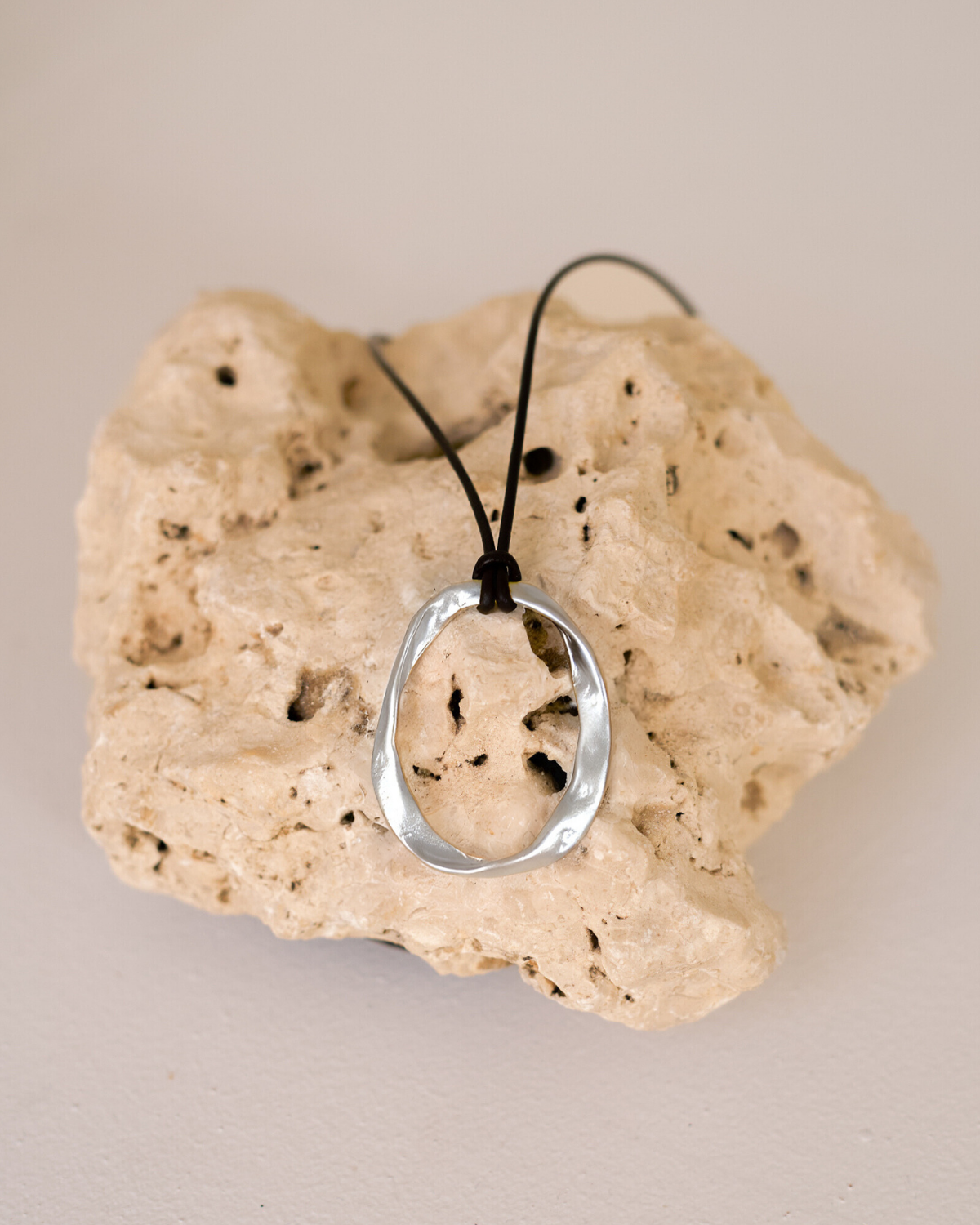 Gilli Halskette - GOLDEN DAYS LABEL