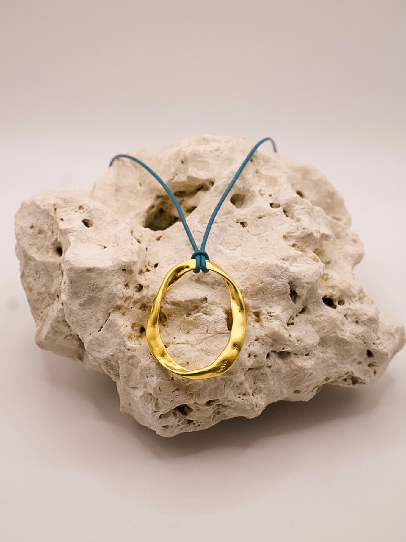 Gilli Halskette - GOLDEN DAYS LABEL