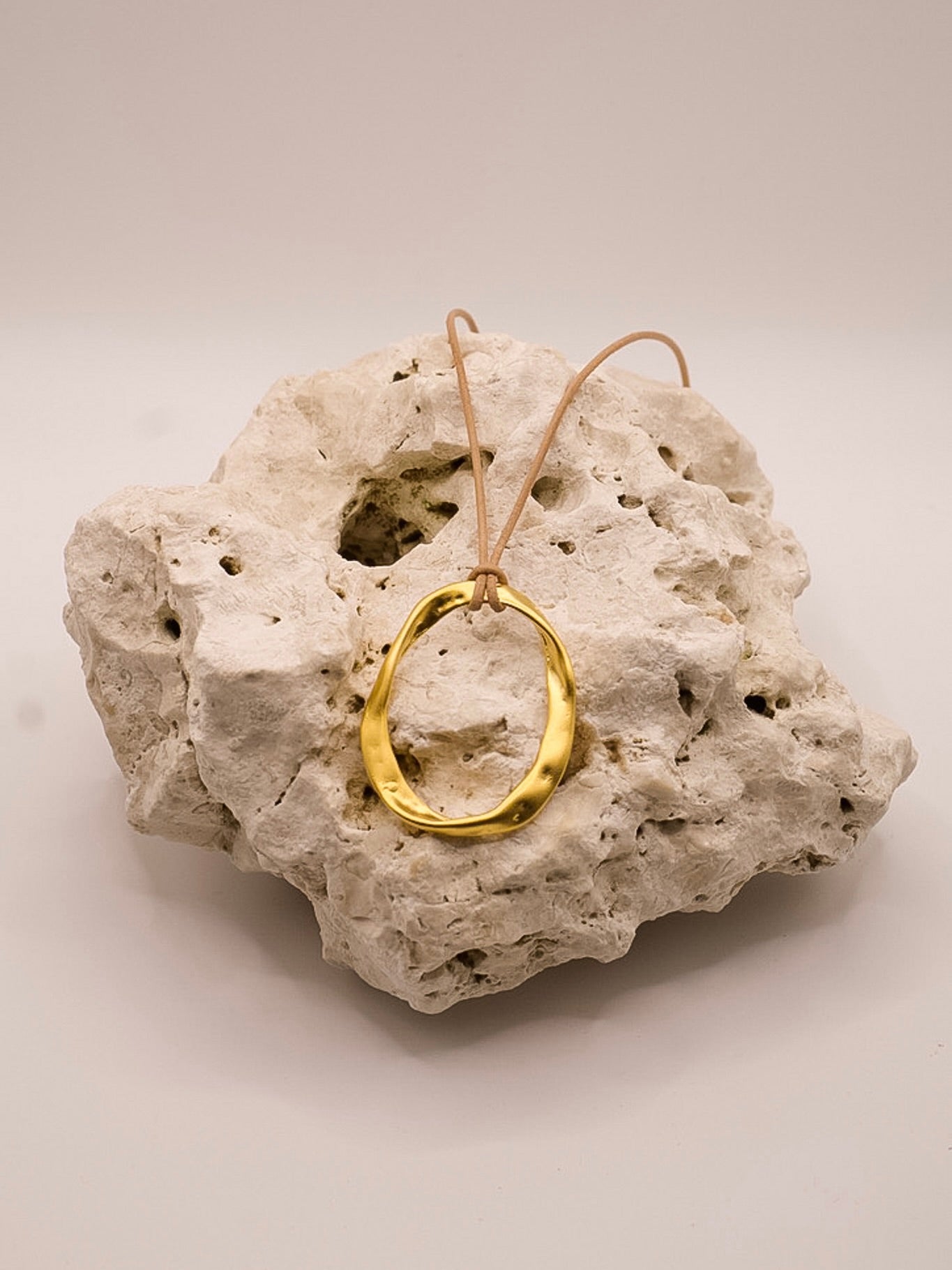 Gilli Halskette - GOLDEN DAYS LABEL