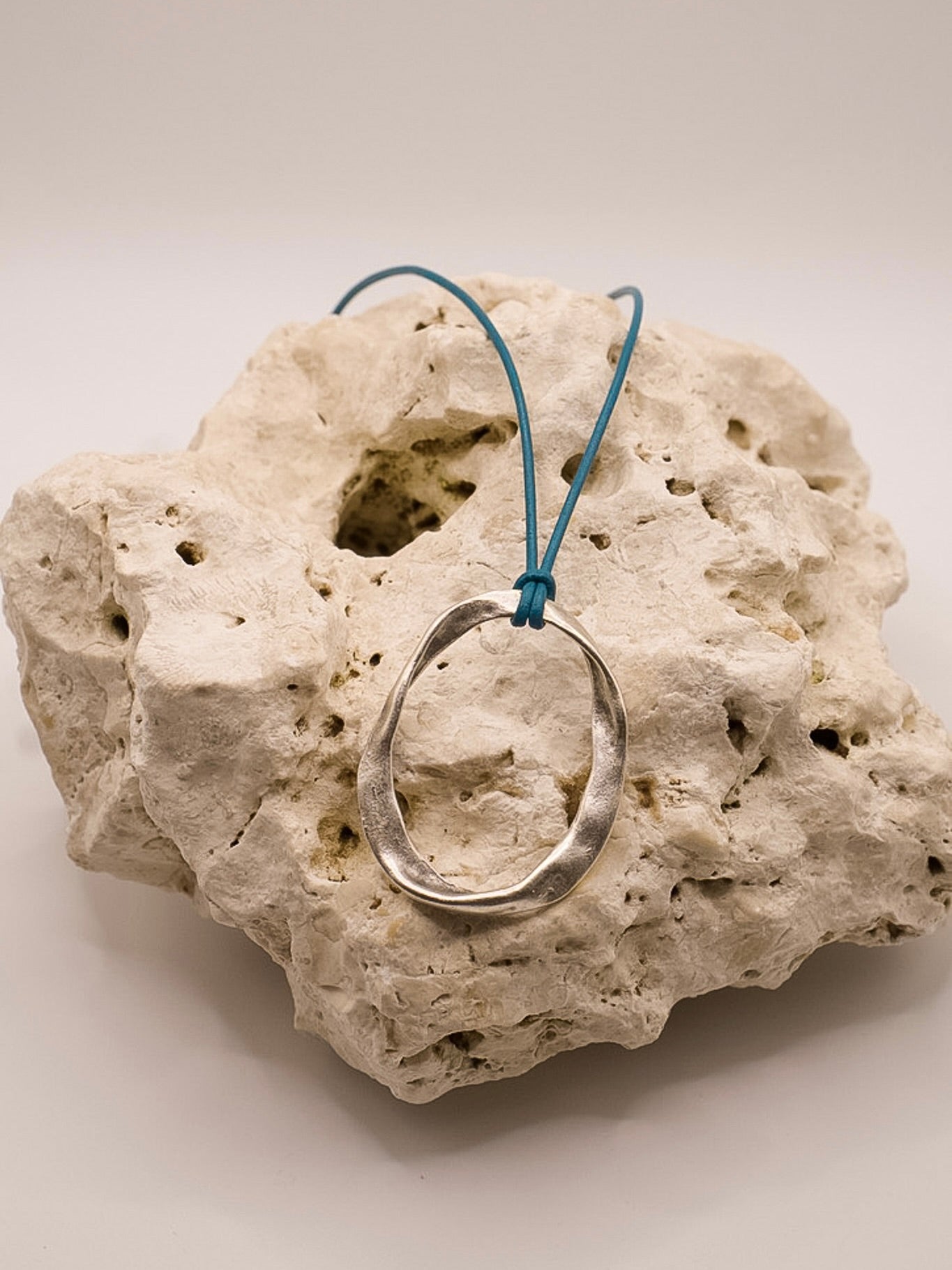 Gilli Halskette - GOLDEN DAYS LABEL