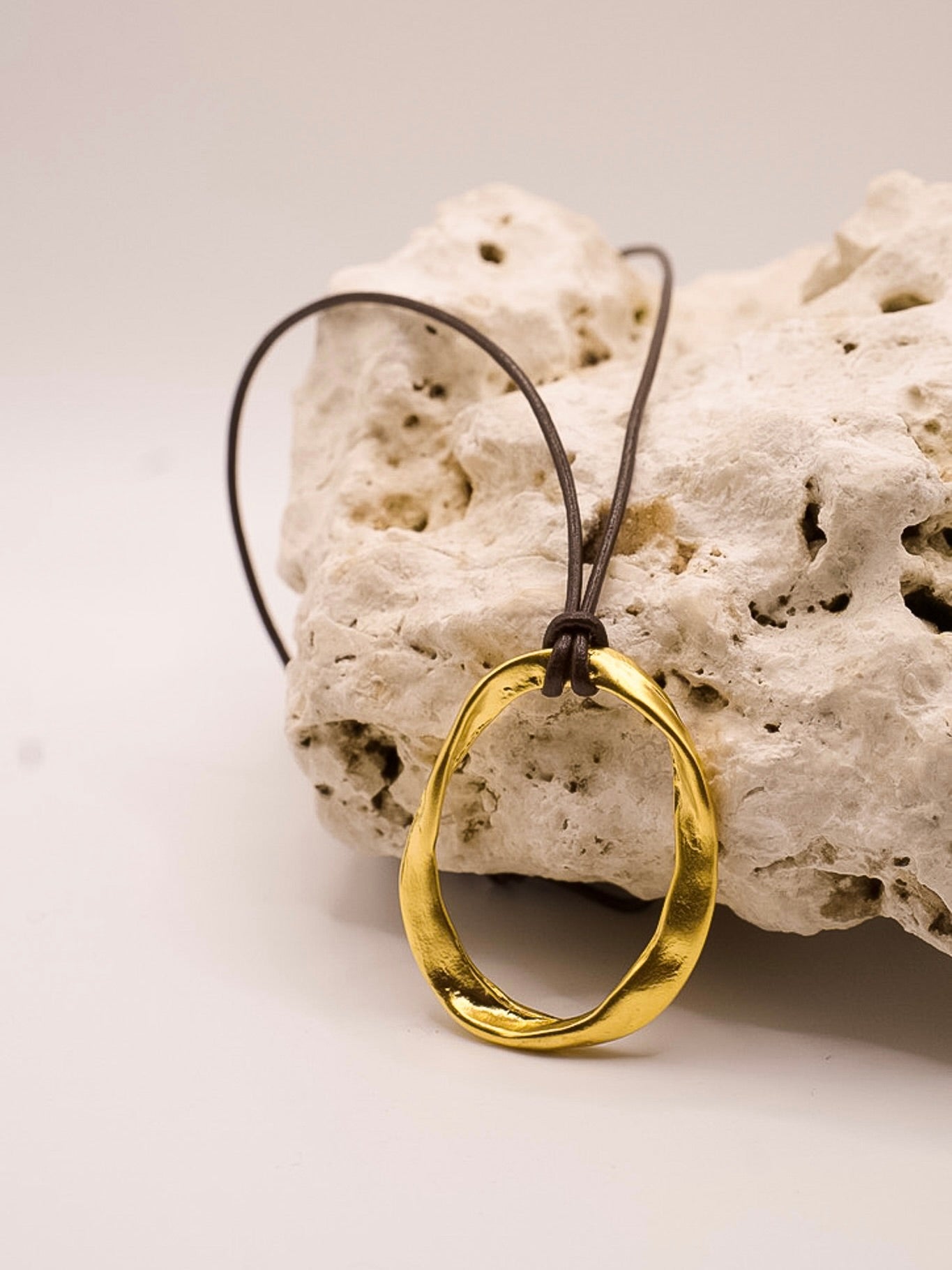 Gilli Halskette - GOLDEN DAYS LABEL