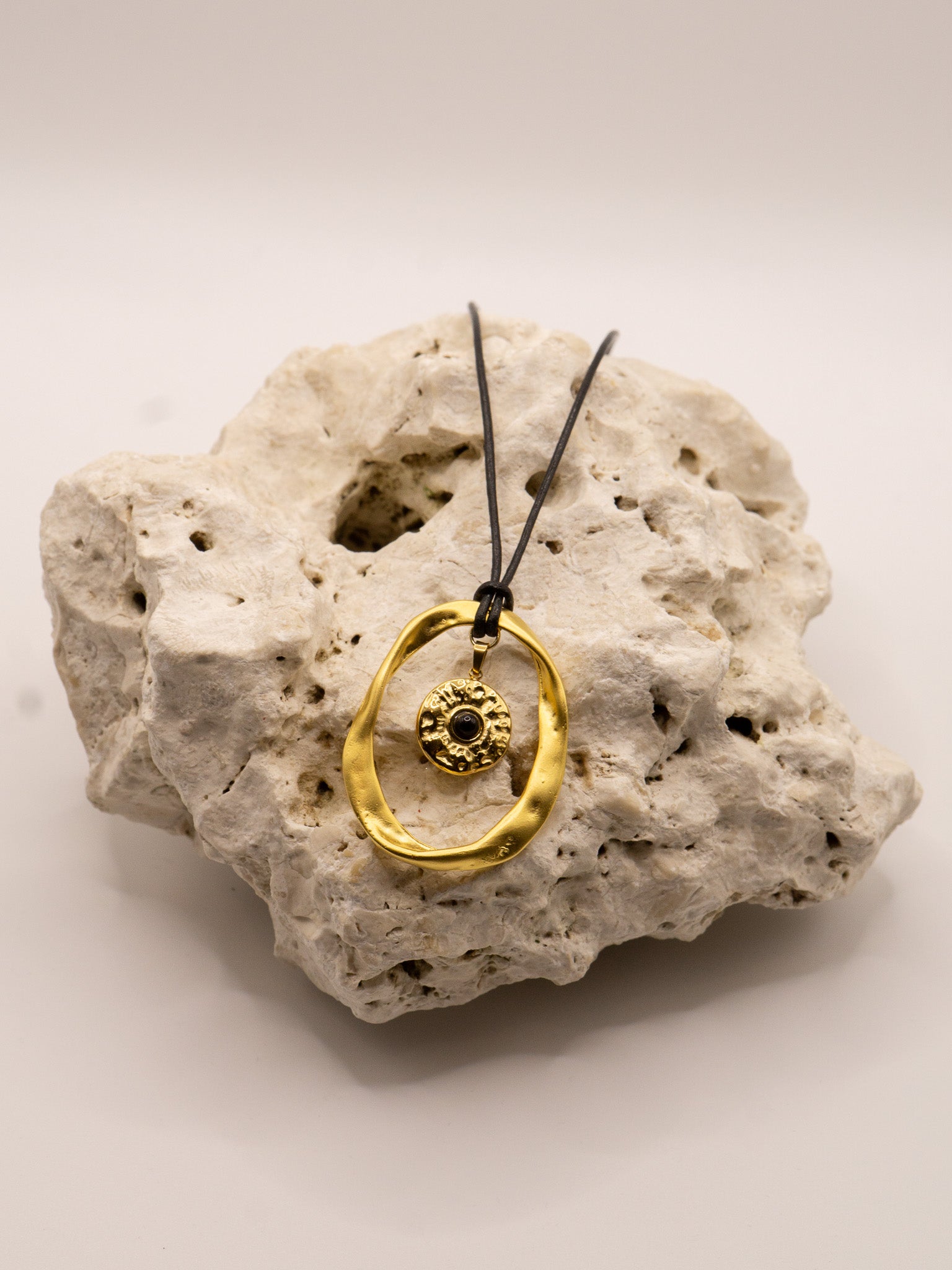 Gilli Charm Halskette - GOLDEN DAYS LABEL