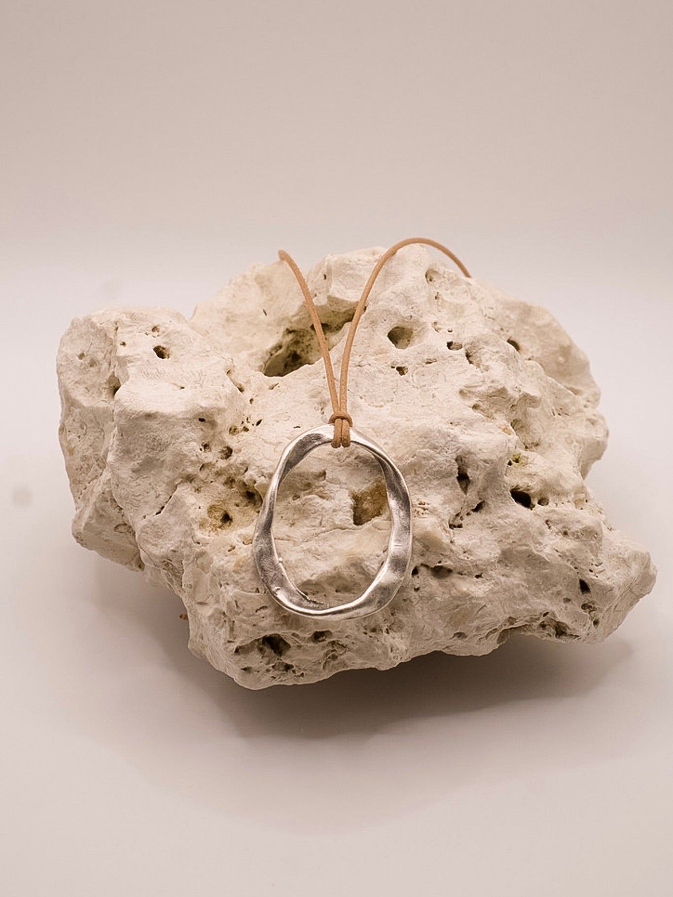 Gilli Halskette - GOLDEN DAYS LABEL